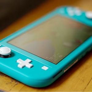 Blue Nintendo Switch Lite W/case Lightly used and in great Condition! 💙